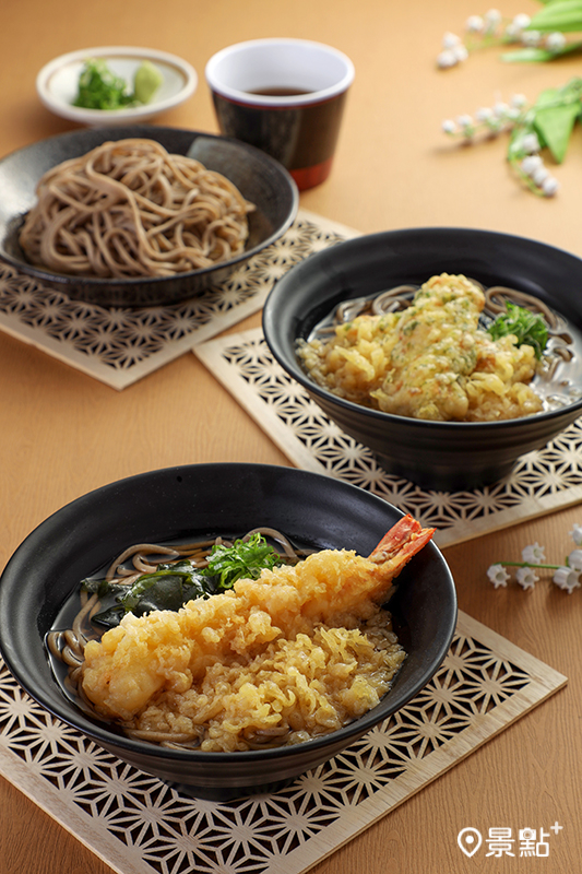 以石臼研磨的蕎麥麵，冷熱皆有。