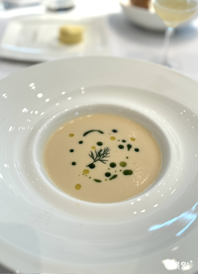 煙燻白洋蔥湯。