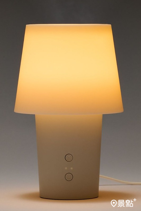 MUJI無水香氛機採直噴式設計，還可調節燈光亮度。