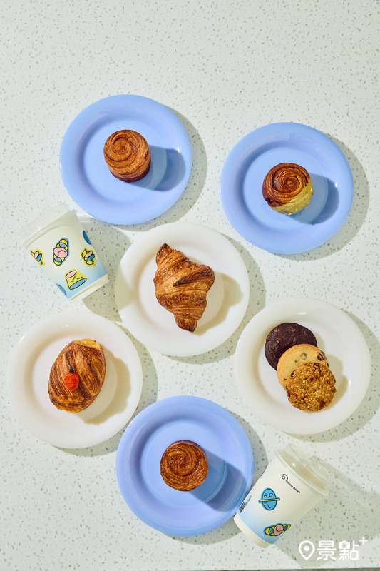 Rolling Dough 店內主打每日現烤可頌與精品咖啡。