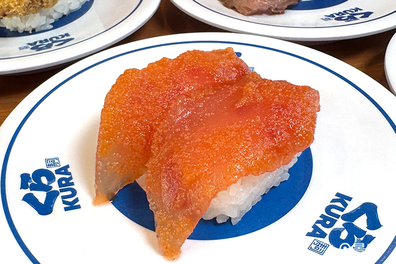 明太子醃漬長鰭鮪魚。