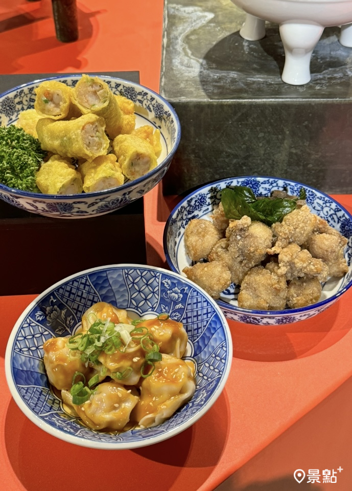 三款特色小食每份160元，包含「台式鹹酥雞」、「府城蝦捲」以及融合中西風味的「紐約炒手」。