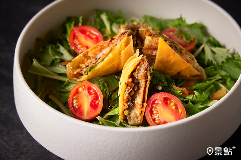 鰻魚春捲沙拉。