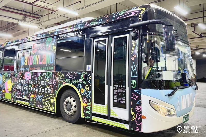 五月天主題公車共有25台穿梭全城。