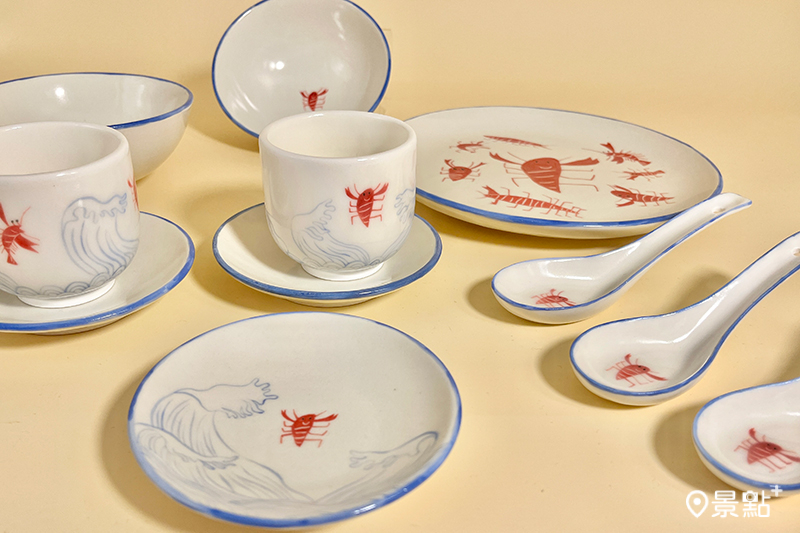 親子共創品牌「小孩畫畫媽媽制器」致敬早期食器經典圖像的手繪作品「龍蝦系列」。