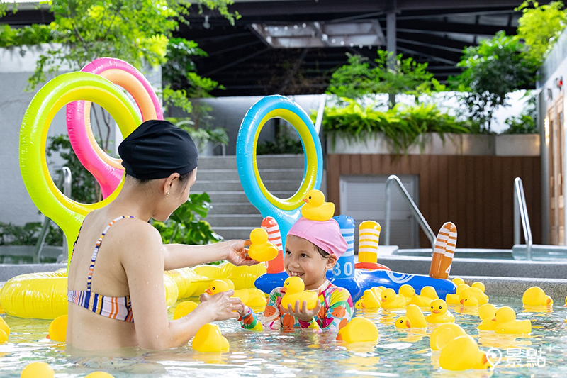 暑假限定趣味水上設施、每日歡樂打水仗！