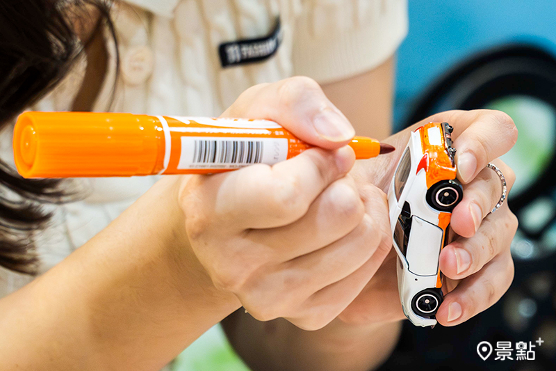 「彩繪競速車」自己畫專屬小汽車。