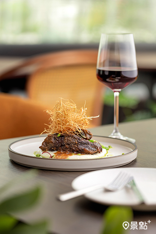 紅酒燉牛臉頰 620元。