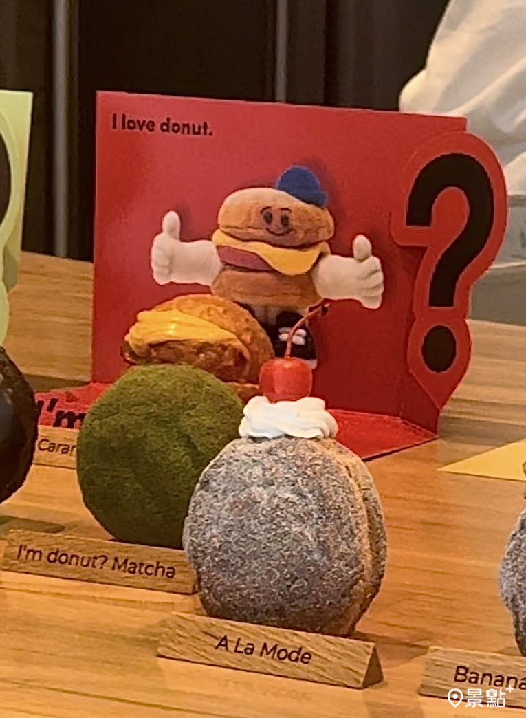 前方為台灣限定款「水果帕妃」