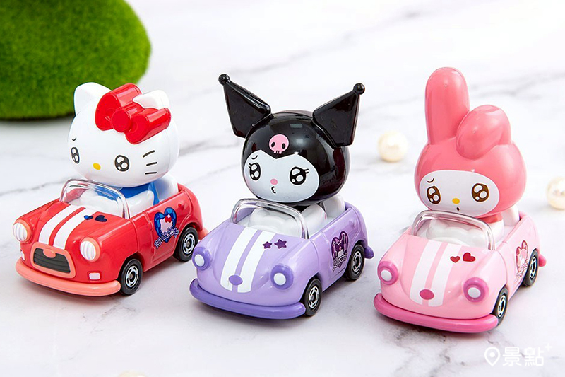 邊哭哭邊開車的Hello Kitty、酷洛米與美樂蒂。
