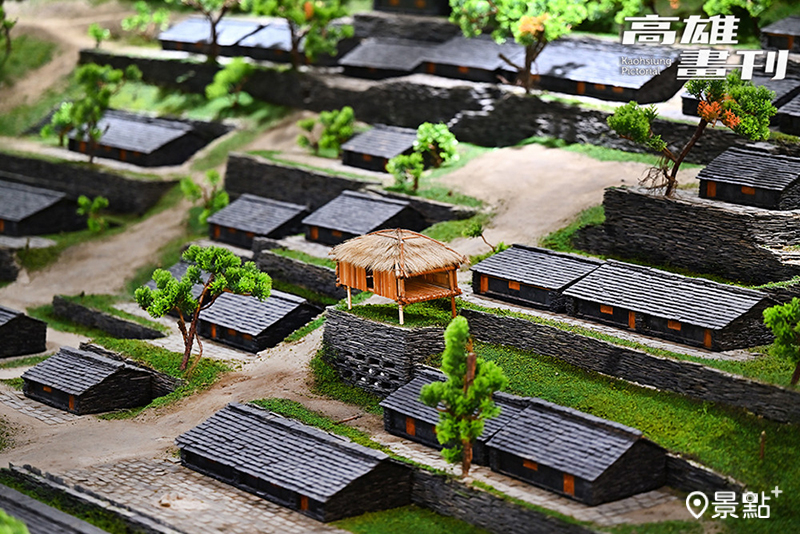 萬山部落舊社模型，還原石板屋昔日的聚落樣貌。
