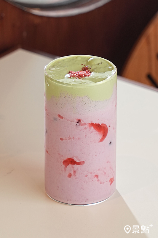 草莓抹茶。