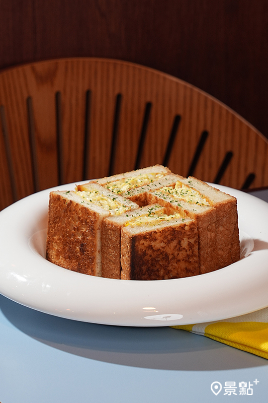 奶香蛋沙拉吐司。