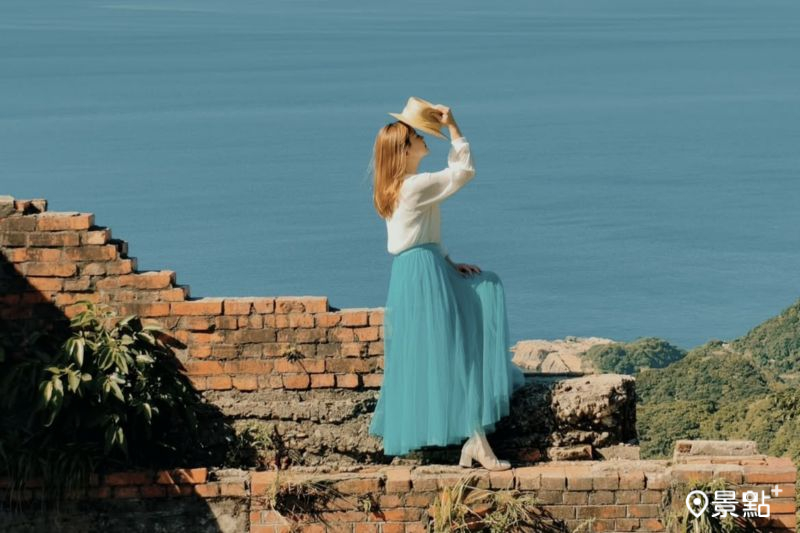 六坑斜坡索道紅磚牆同框絕美海景，吸引人前往拍照打卡。（圖／summer6639）