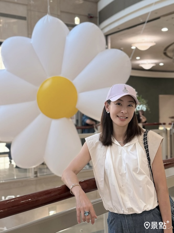 台北101董事長賈永婕也秀出與小雛菊的同框打卡照！