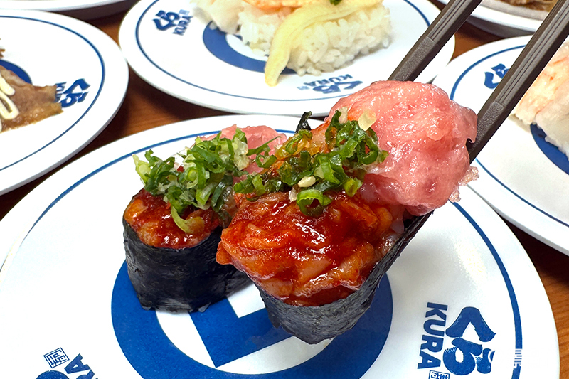 鮪魚泥韓式魚腸軍艦。