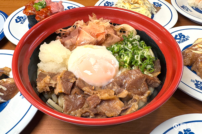 壽喜牛肉醬拌烏龍麵（冷）。