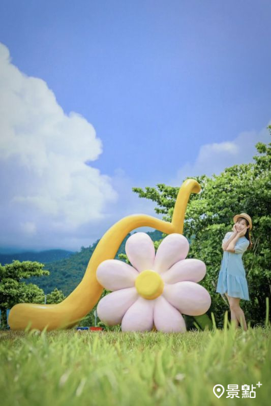 《 畫花  Drawing Flowers 》。