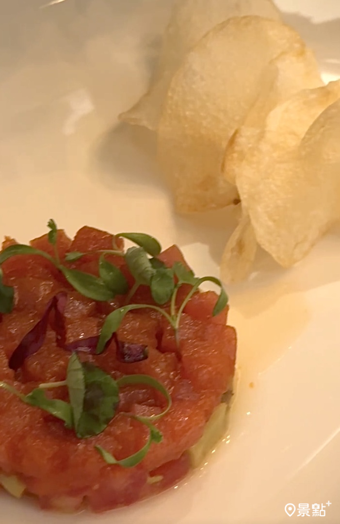 前菜：鮪魚塔塔、韓式辣醬、洋芋片