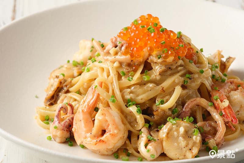 蒜蓉奶油海鮮麵。