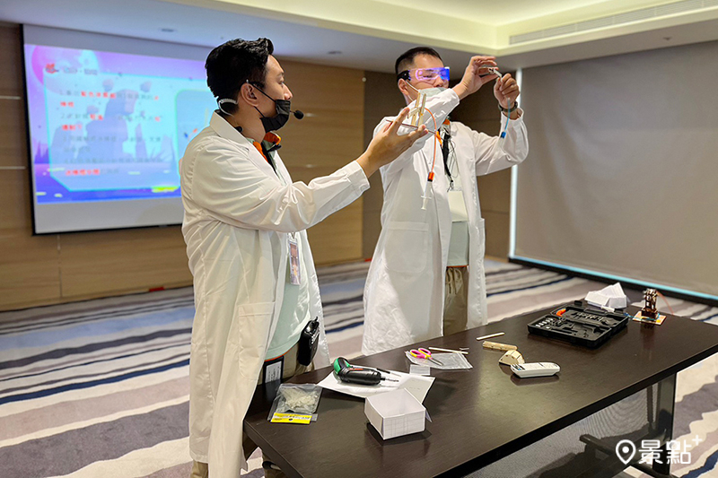 8 月 16 日與8月 17 日舉辦「神奇泡泡球」親子活動。