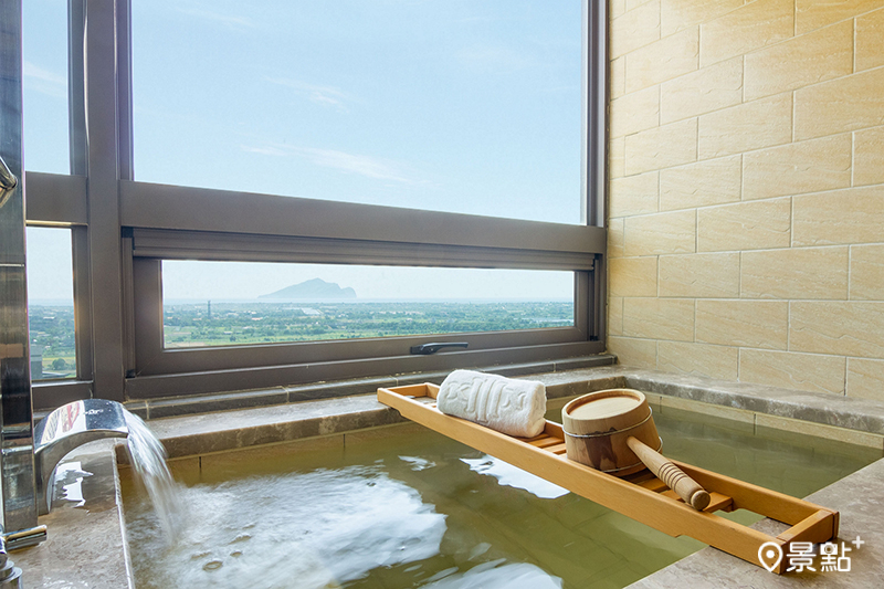 客房內溫泉池。
