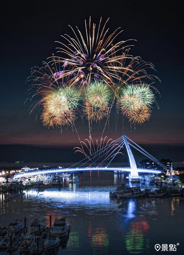 「淡水漁人碼頭仲夏繽紛樂」煙火照。 （圖／wei15482）