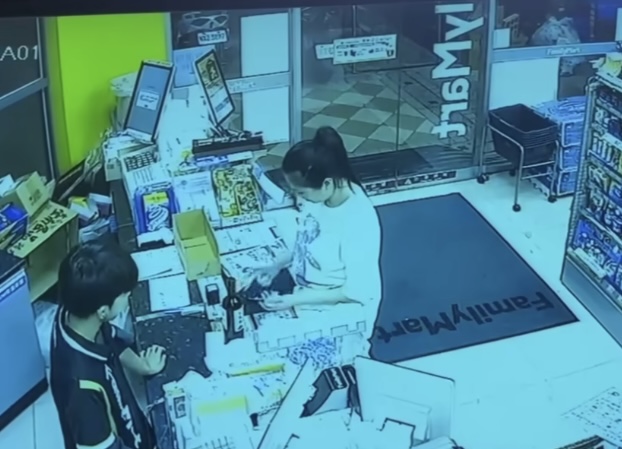 女客人因不滿男店員不幫忙把商品裝袋而摔酒瓶洩憤，事發在全家便利商店台中風華店。