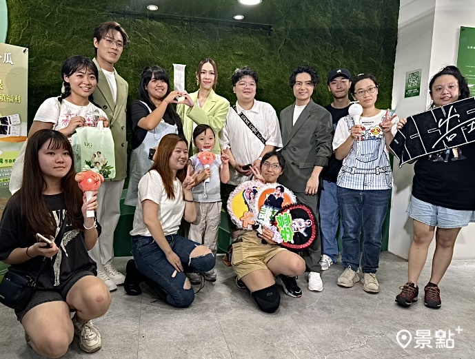 告五人與粉絲合影！