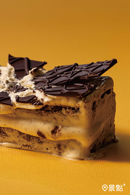 多重的咖啡精心工藝程序，讓蛋糕體維持理想的濕潤度並有足夠濃郁的咖啡風味。