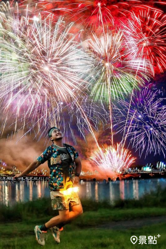 於三重拍攝的大稻埕煙火美景。（圖／jackson_81819）