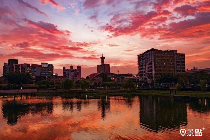 於「帝國製糖廠台中營業所」拍攝的火燒雲美景。（圖／pho_traveler_joe）