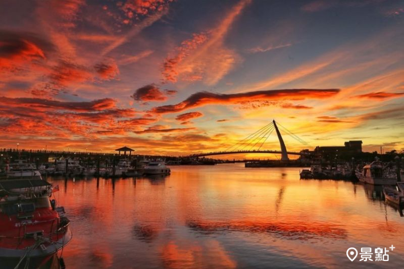 於「淡水漁人碼頭」拍攝的火燒雲美景。（圖／sumire2648）