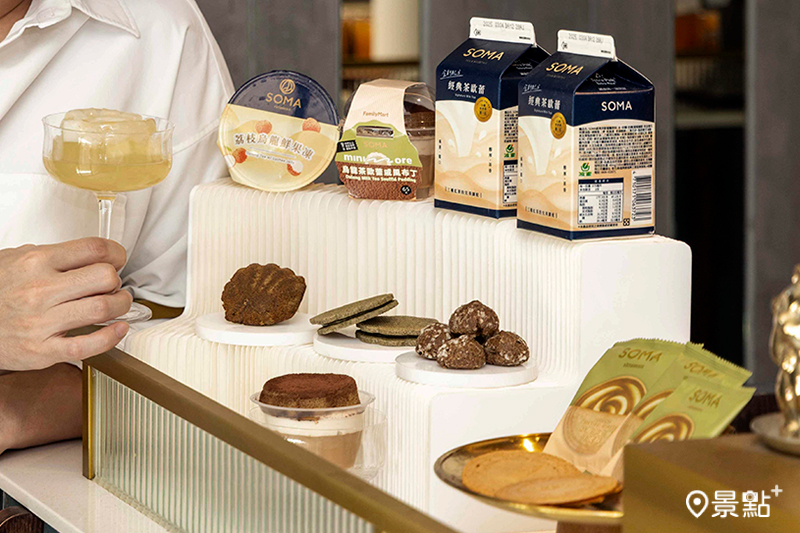 全新「蜜隱烏龍」系列甜點，在全家與全聯即可輕鬆入手。