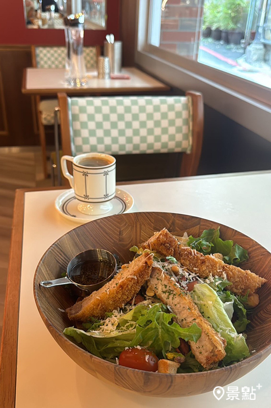 在Meat Up 也能吃到美味的沙拉，可點選沙拉與朋友一起分食。（圖 / 景點+ 張盈盈）