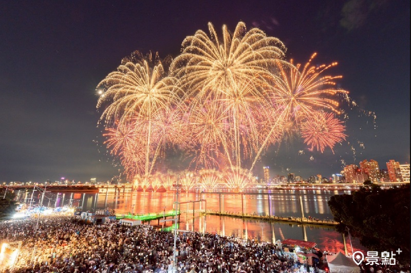 2025大稻埕夏日節壓軸登場 吸引近15萬人次齊聚河岸 情歌X煙火加乘 大稻埕夏日節帶動商圈業績成長逾五成