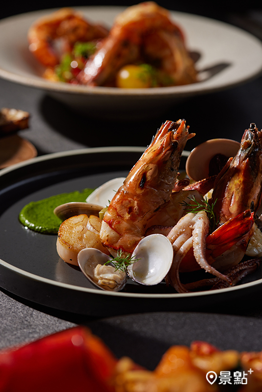 板煎季節海鮮。（圖／瑪黑餐酒，以下同）