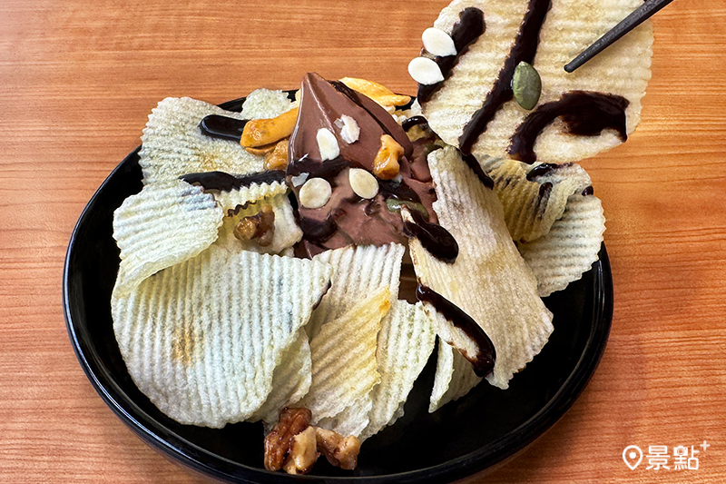 綜合堅果洋芋片巧克力霜淇淋。