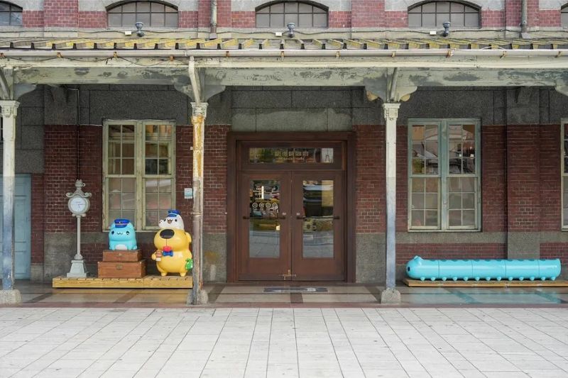 奶泡貓咖啡台中驛店。