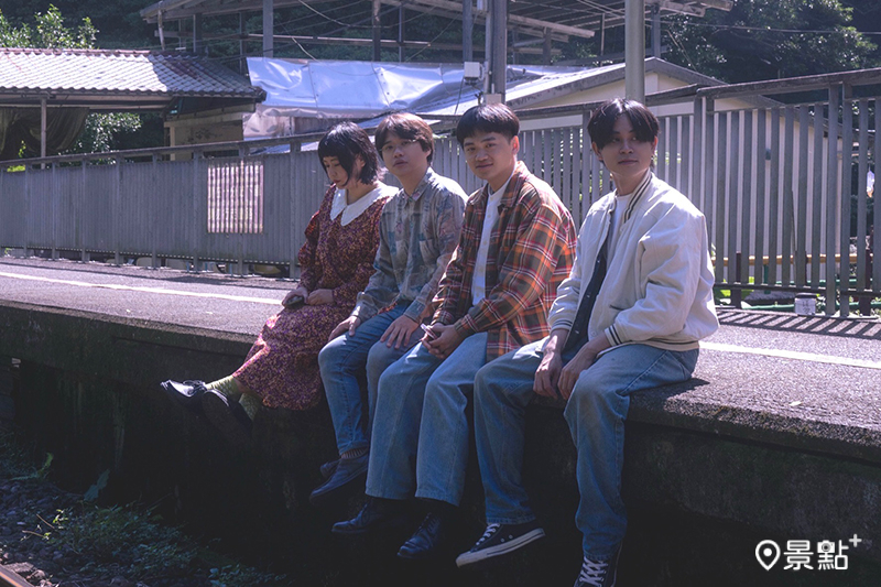 松菸會員週末慶特邀搖滾樂團「打倒三明治」現場表演。