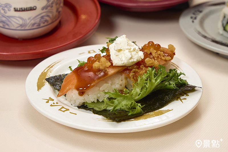 鮭魚親子生菜海苔包。