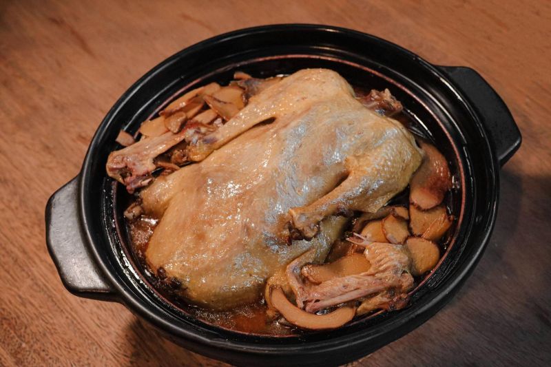 招牌燜鴨。（圖／仙塘跡農園餐廳，以下同）