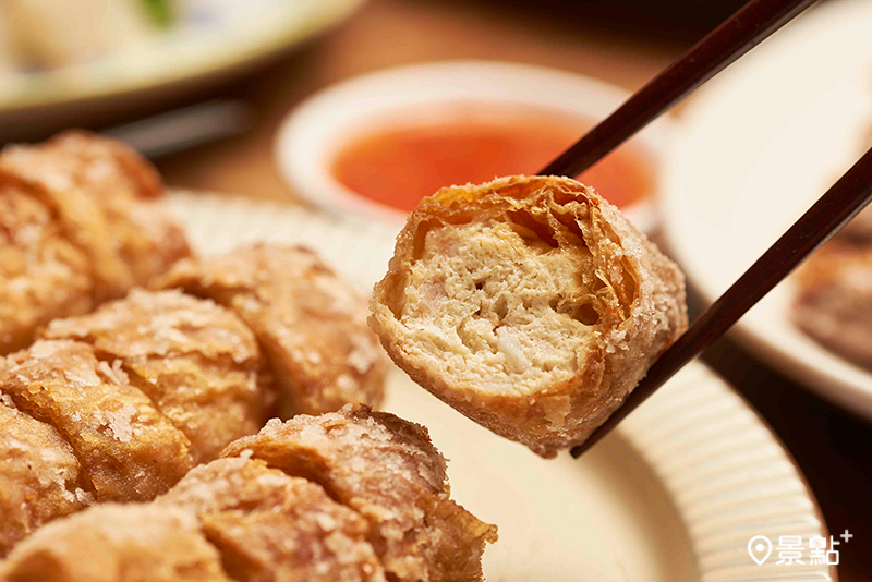 酥炸鮮蝦臭豆腐捲。（圖／鵝肉川臺菜）
