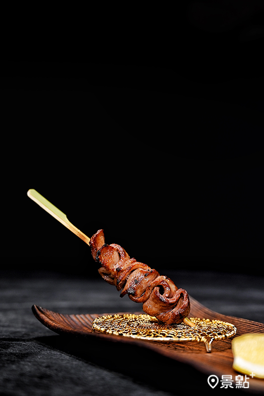 煙燻和牛牛舌串。