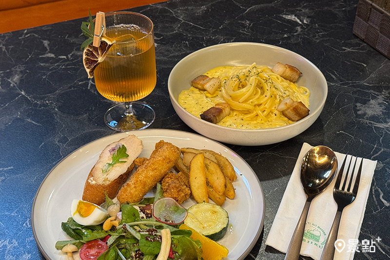 「走進寫生現場」活動與嘉義在地旅宿餐飲合作，嘉啤酒以陳澄波畫名所設計的菜色在小旅行中也可體驗。