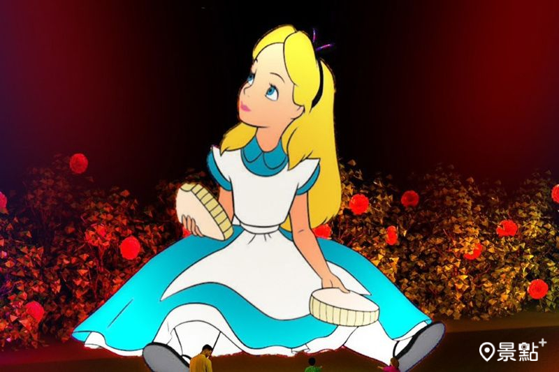 「2025光織影舞」以《愛麗絲夢遊仙境》為主題，打造9米巨型愛麗絲氣偶。（圖／嘉義市政府）