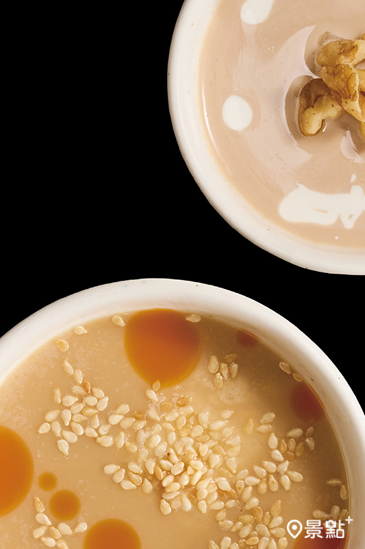 三彩蕎麥沾麵沾醬。