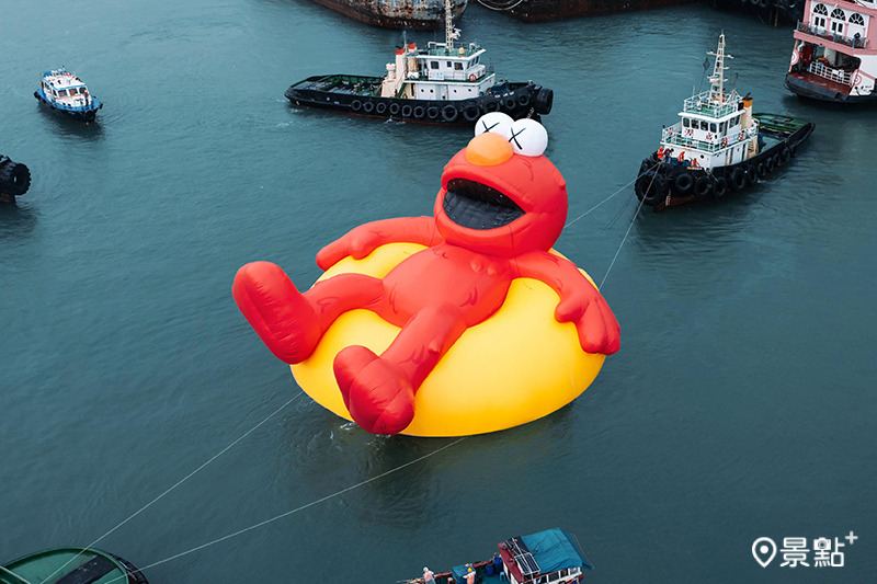 KAWS and 芝麻街。