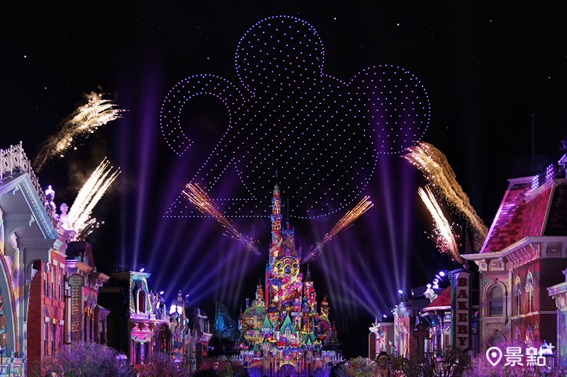 香港迪士尼20周年夜間演出「迪士尼星夢光影之旅：星空派對」。