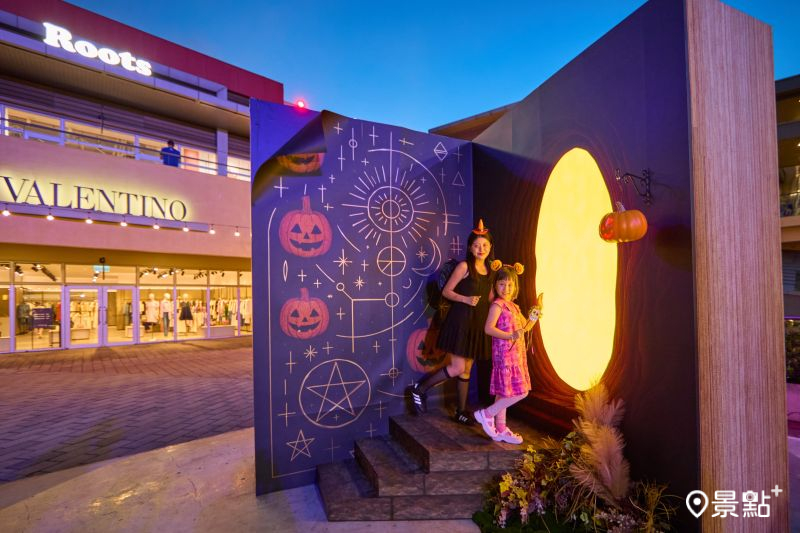 「南瓜谷魔法村」巨型咒語書。